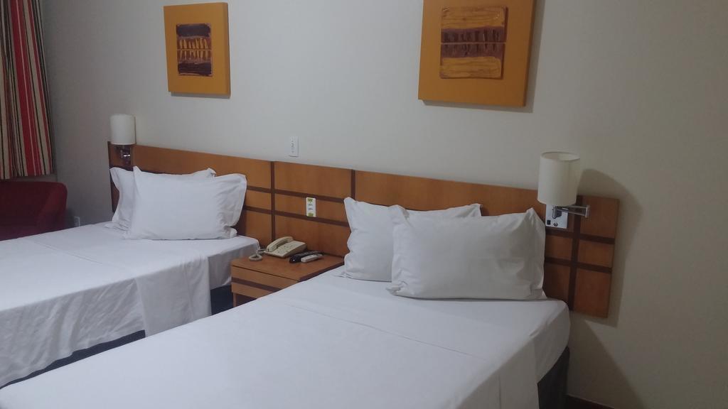 Vitoria Praia Hotel Екстер'єр фото